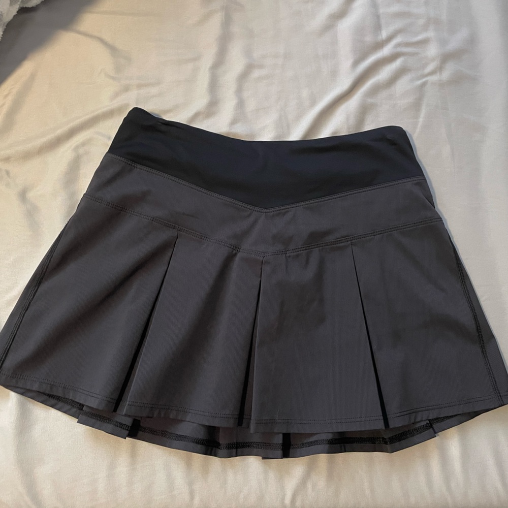 Ivivva size 12 black skirt, size 2 in Lululemon